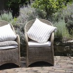 Windsor cottage - Chairs in the garden